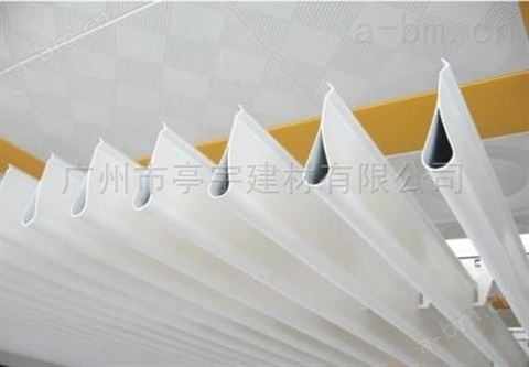 广州饭店亭宇0.5MM厚防风式铝挂片铝吊顶