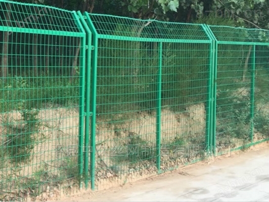 框架绿色围栏网隔离铁路高速公路护栏铁丝网