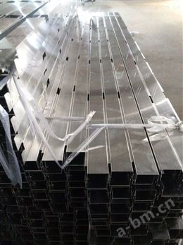 上海体育馆亭宇2.0MM厚常规铝格栅